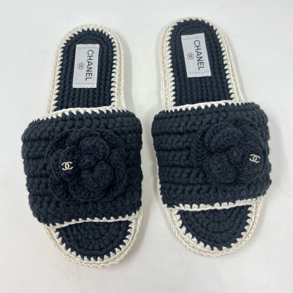 Chanel Crochet Camellia CC Sandal 2023 Black White size 39 EU Flat Slide - Picture 3 of 7